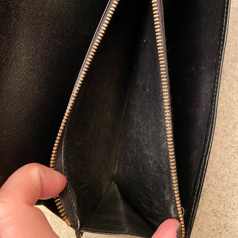 Authentic Louis Vuitton Black Epi Sarah Wallet - Picture 10 of 11
